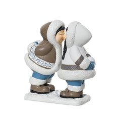 Decoris Polyresin Kissing Eskimos 17.2cm
