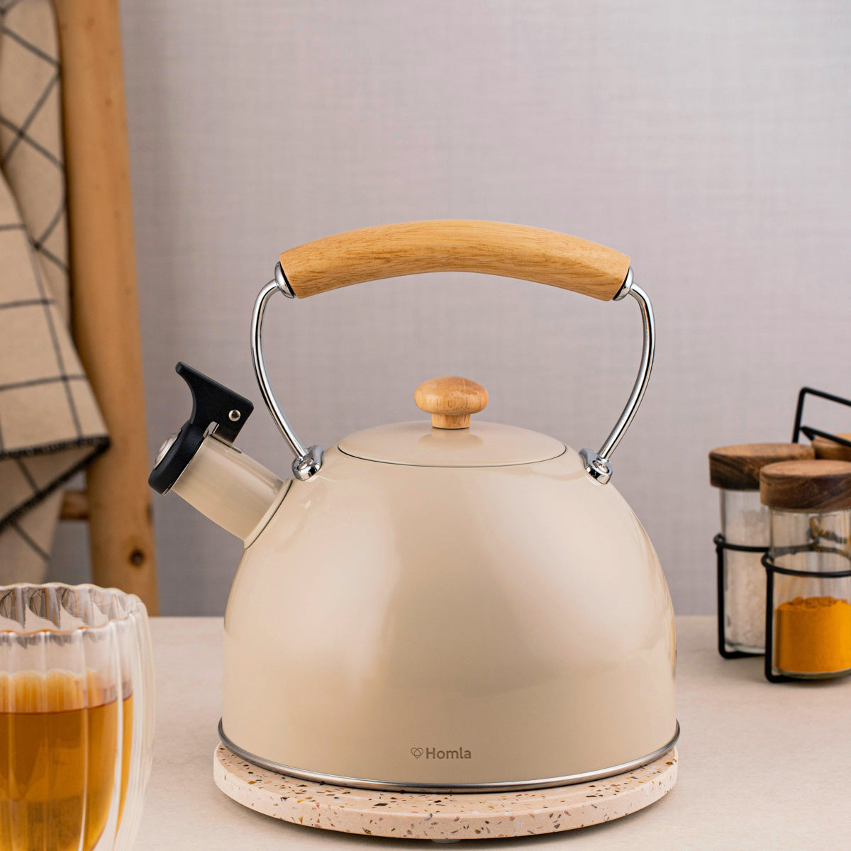 Homla Kettle 2.5l - Beige with Wooden Handle